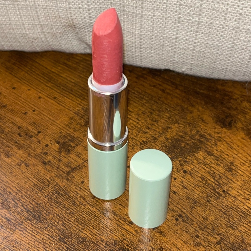 Clinique long last lipstick shade Plum Jam green tube